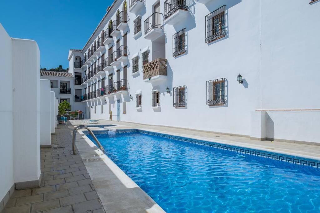 Bonito Apartamento Piscina Wifi Фригиляна Екстериор снимка